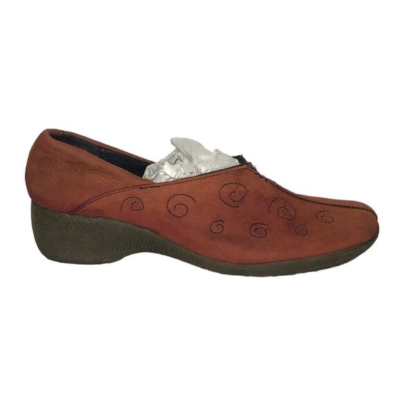 PRIVO Loafers Women's Size 6 Red Black Slip On Slip On Faux Suede - Picture 1 of 9